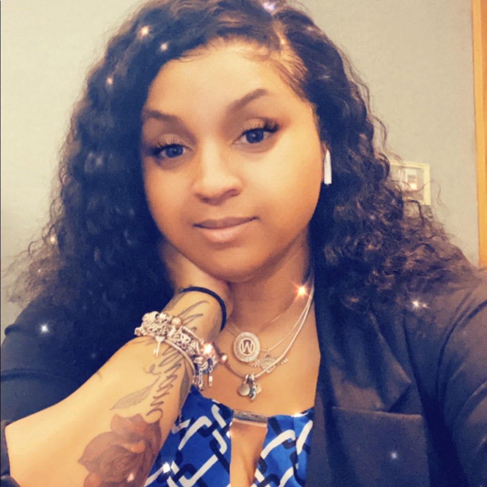 Meet your Posher, Nicole